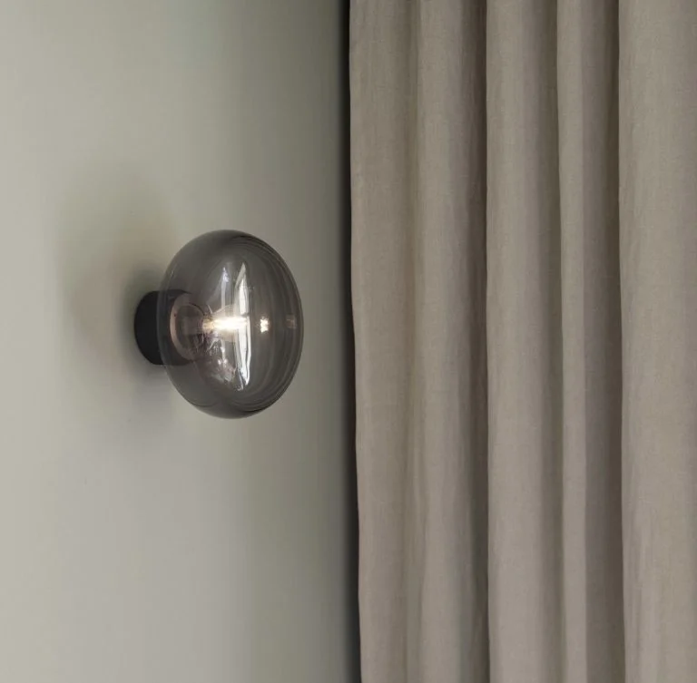 Sieninis šviestuvas Karl-Johan Black Stained Oak w. Smoked Glass