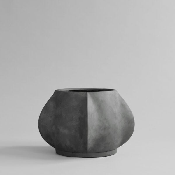 Vazonas Arket Medio Dark Grey su lėkštute
