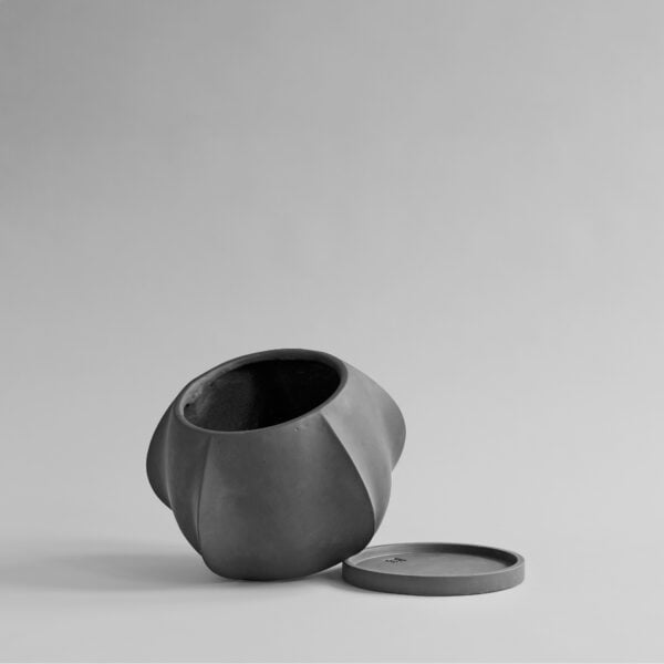 Vazonas Arket Mini Dark Grey su lėkštute