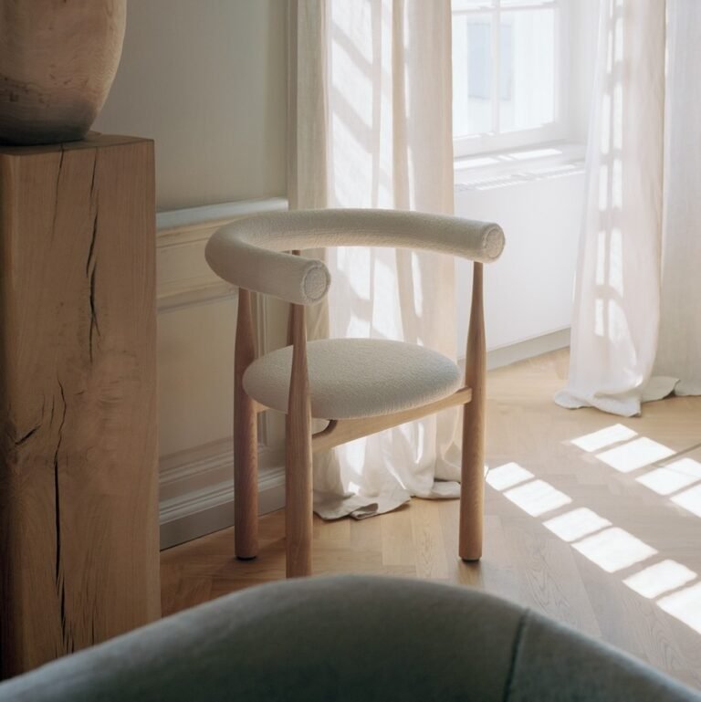 Valgomojo kėdė Bukowski Oak Upholstered