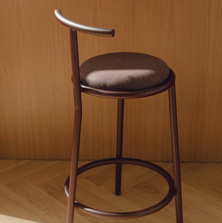 Pusbario kėdė Hogo Wine Berry Backrest