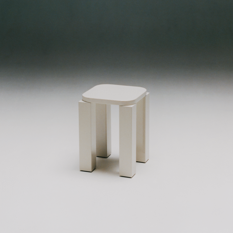 Šoninis staliukas / taburetė Atlas Lacquered Creme